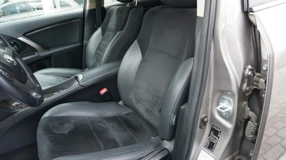 TOYOTA Avensis -