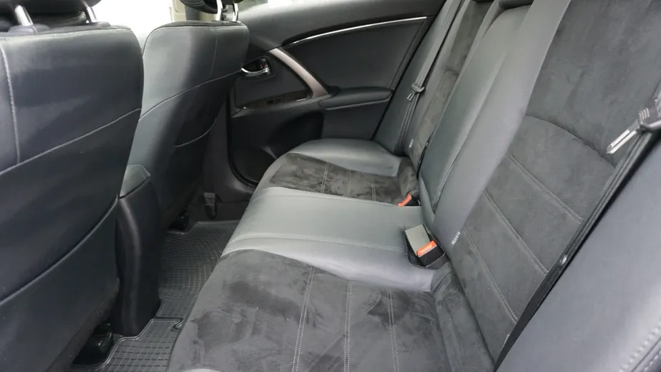 TOYOTA Avensis -