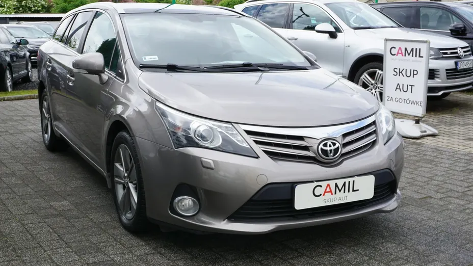TOYOTA Avensis -