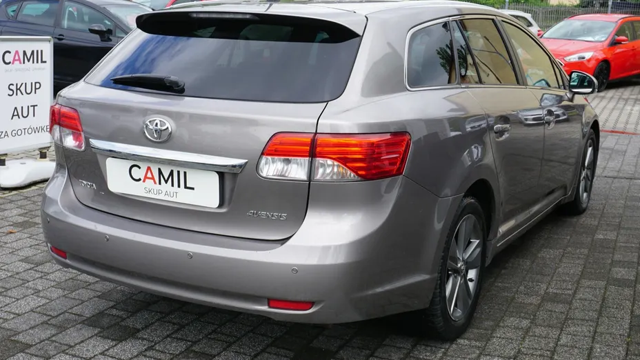 TOYOTA Avensis -