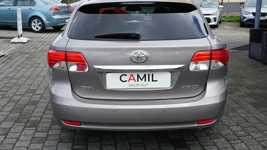 TOYOTA Avensis -