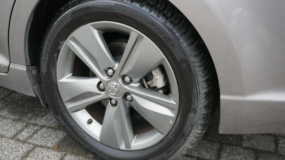 TOYOTA Avensis -