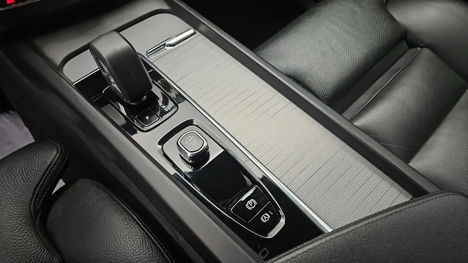 VOLVO XC60 -