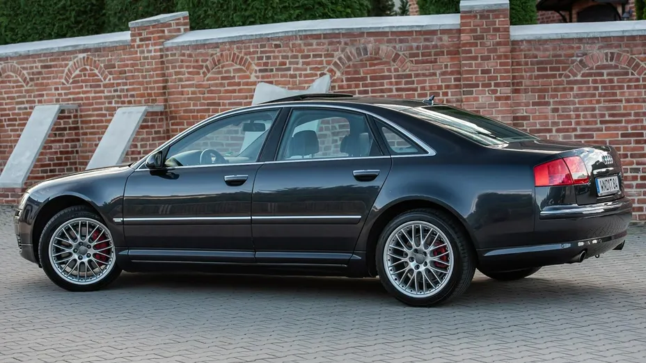 AUDI A8 -