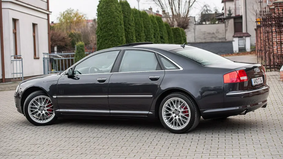 AUDI A8 -