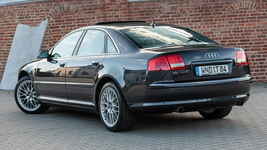 AUDI A8 -