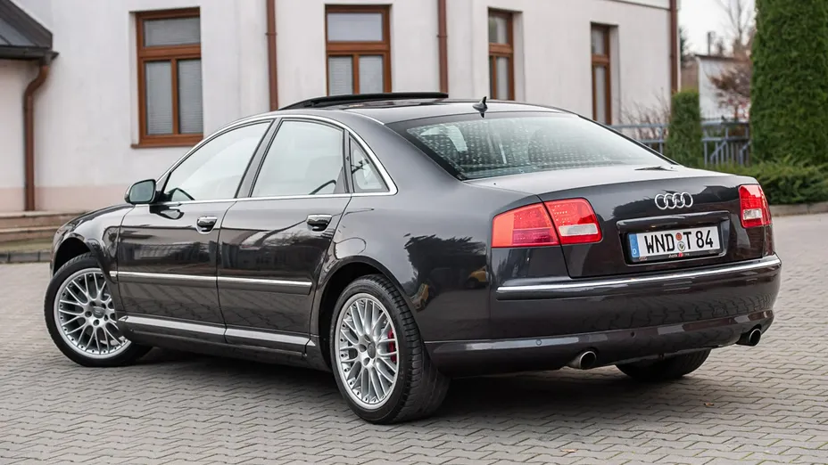 AUDI A8 -