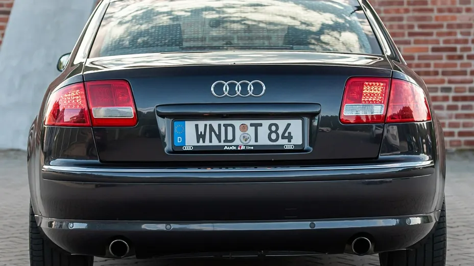 AUDI A8 -