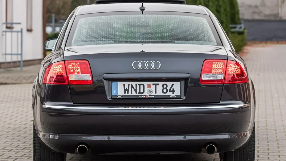 AUDI A8 -