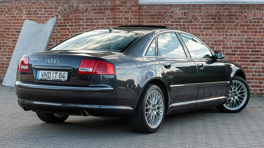 AUDI A8 -
