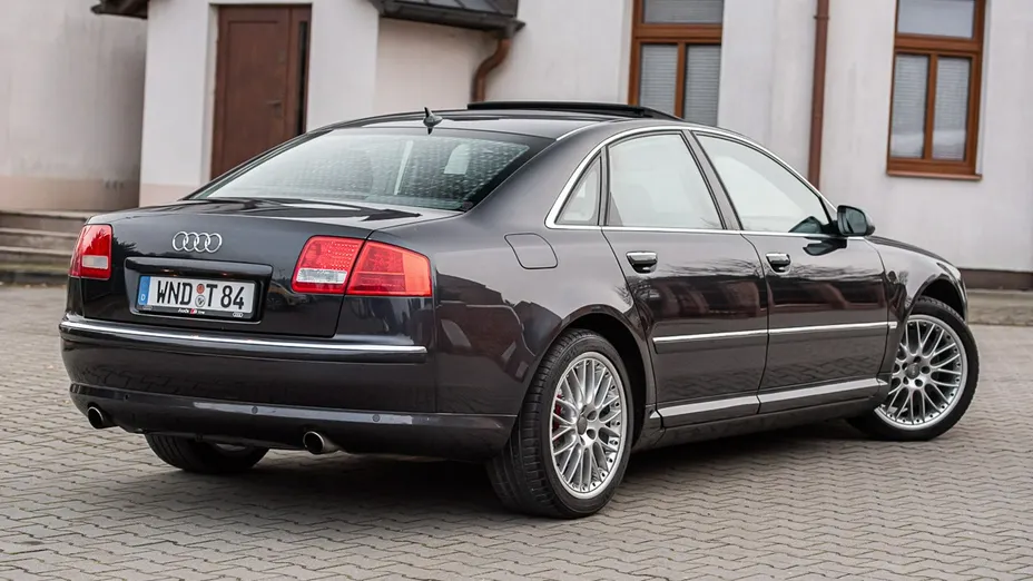 AUDI A8 -