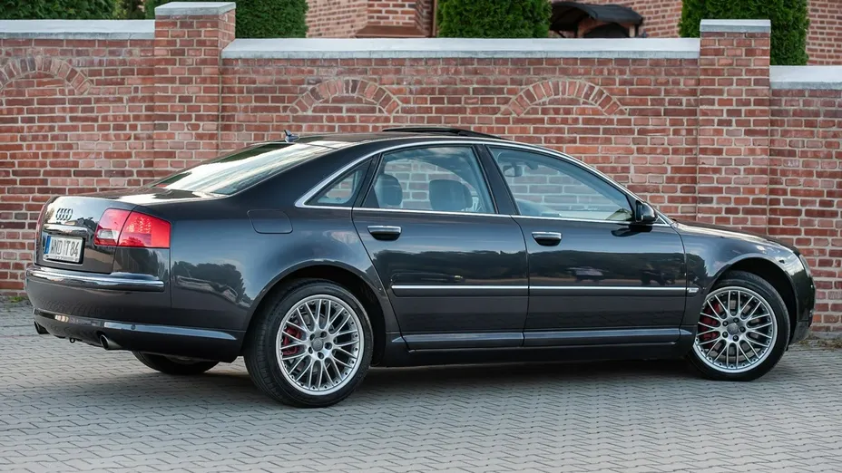 AUDI A8 -