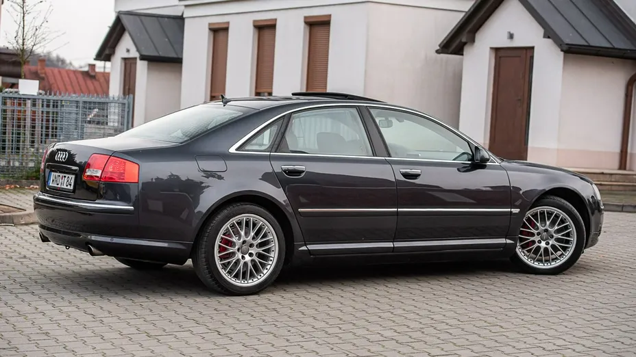 AUDI A8 -