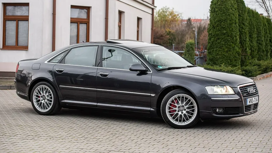 AUDI A8 -
