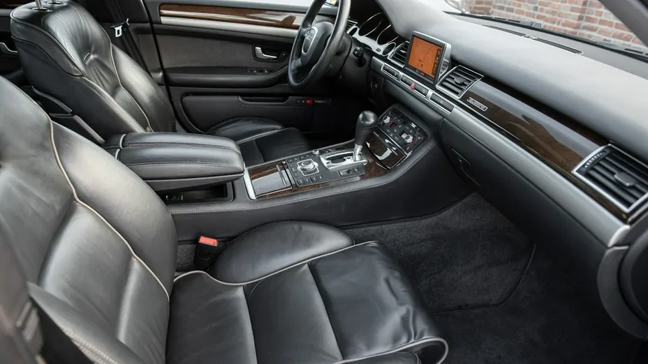 AUDI A8 -