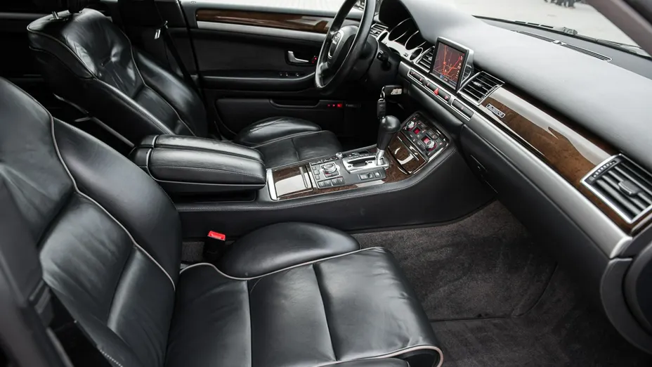 AUDI A8 -