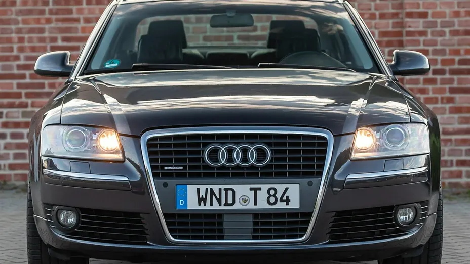 AUDI A8 -
