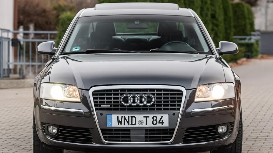 AUDI A8 -