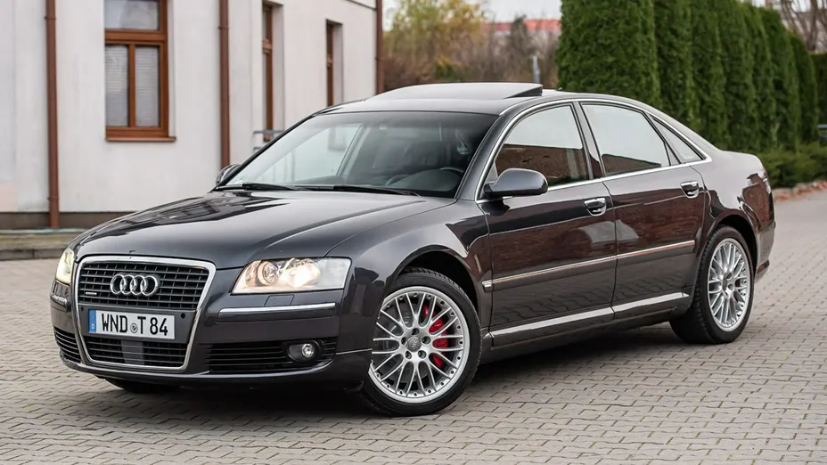 AUDI A8 -