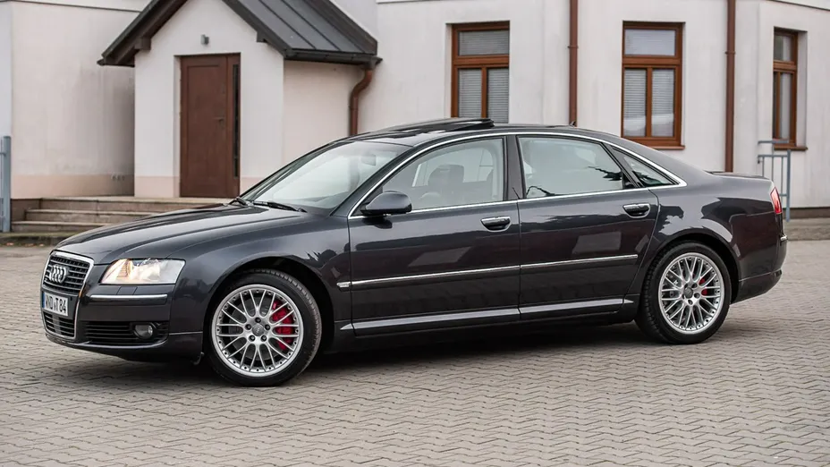AUDI A8 -