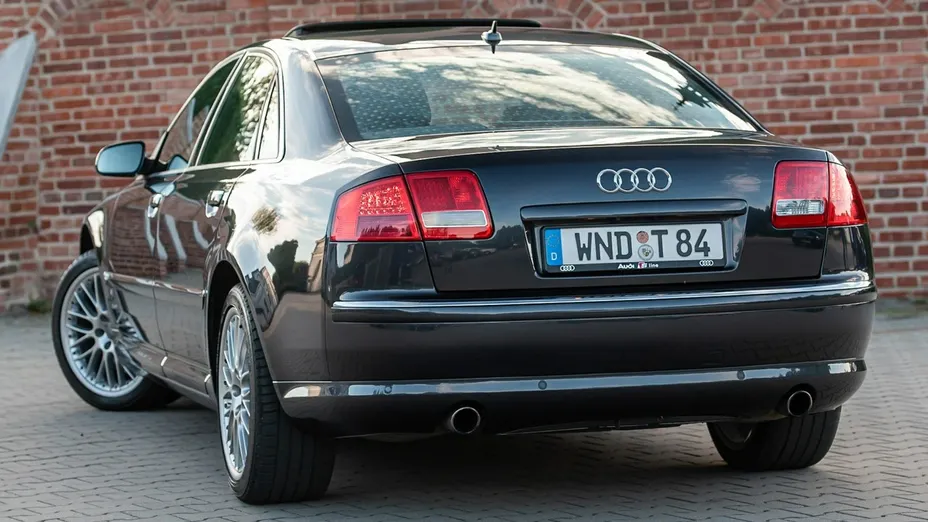 AUDI A8 -