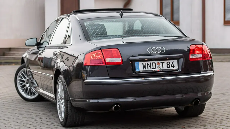 AUDI A8 -