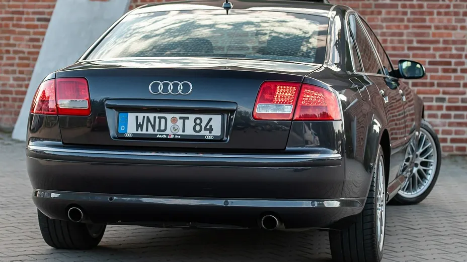 AUDI A8 -