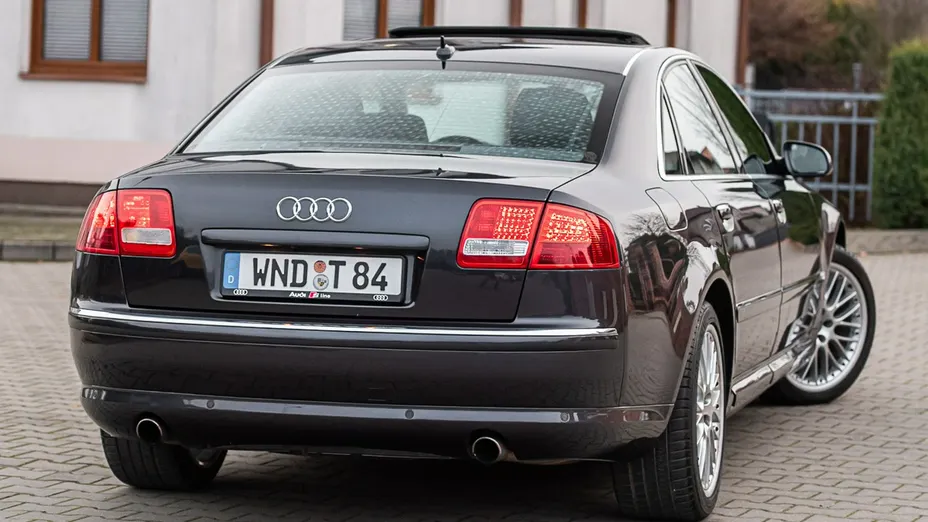 AUDI A8 -