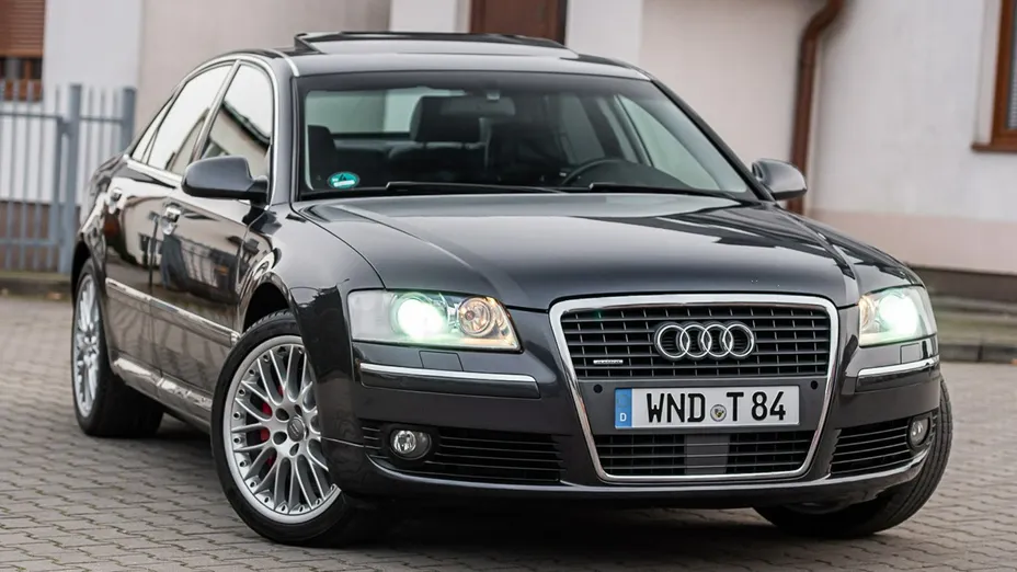 AUDI A8 -
