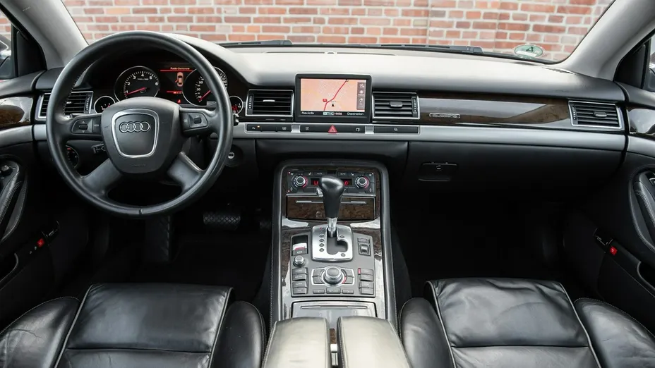 AUDI A8 -