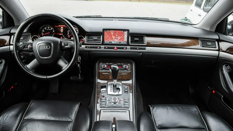AUDI A8 -