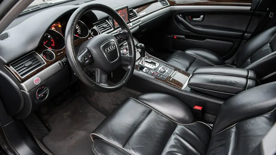 AUDI A8 -