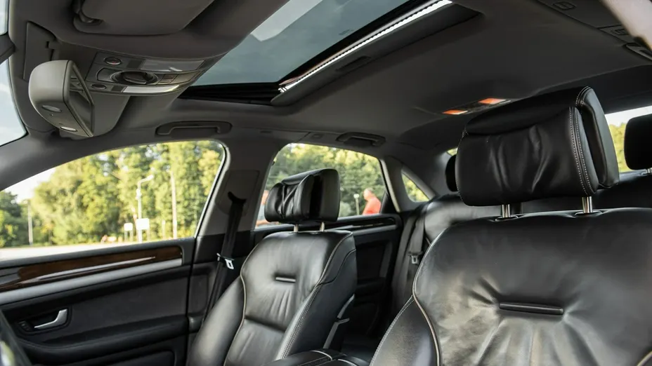 AUDI A8 -