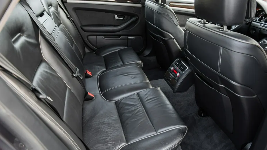 AUDI A8 -