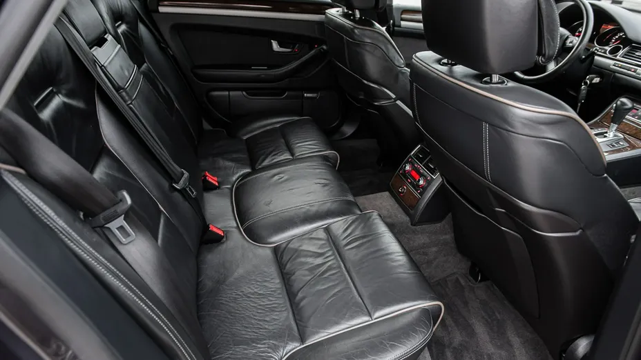 AUDI A8 -