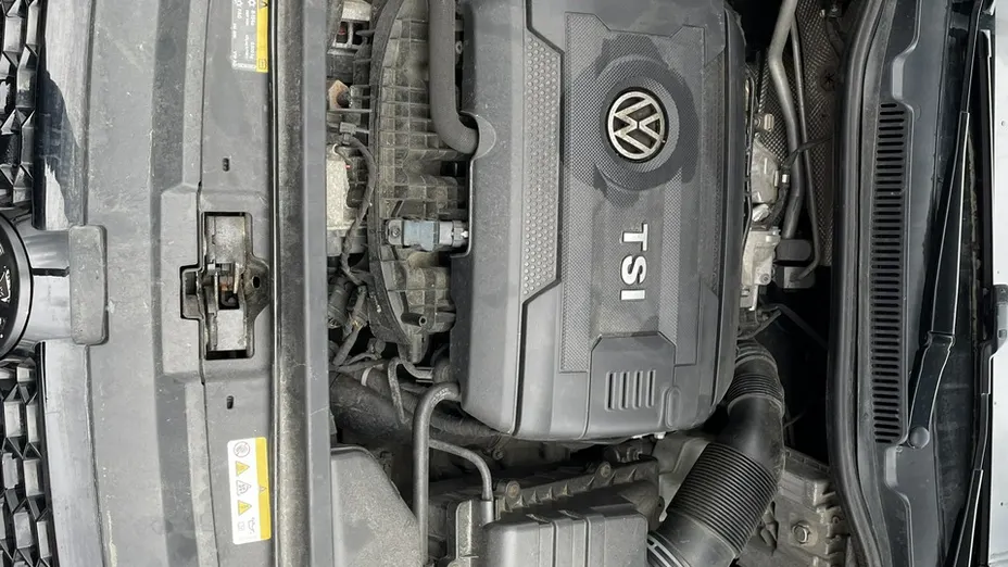 VOLKSWAGEN Polo -