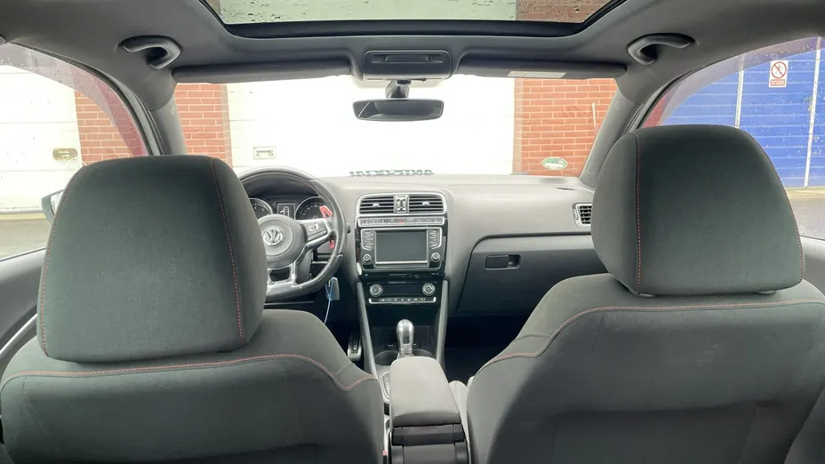 VOLKSWAGEN Polo -
