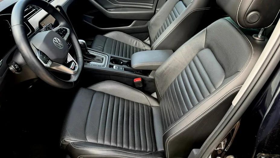 VOLKSWAGEN Passat -