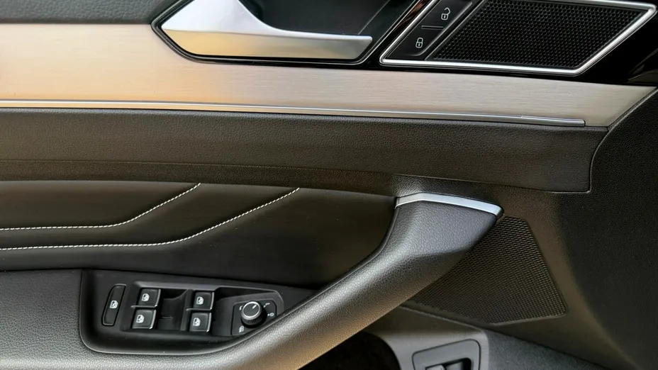 VOLKSWAGEN Passat -