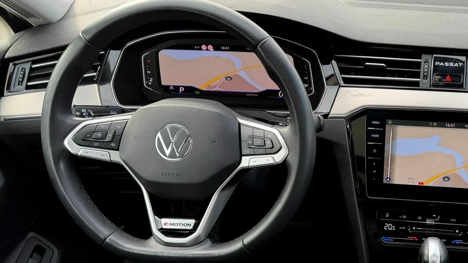 VOLKSWAGEN Passat -