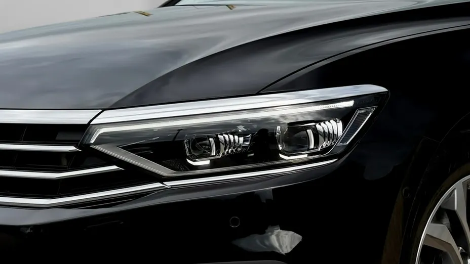 VOLKSWAGEN Passat -