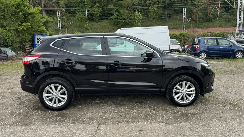NISSAN Qashqai -