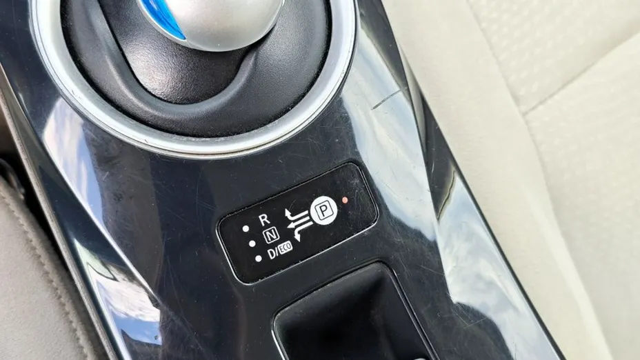 NISSAN Leaf -