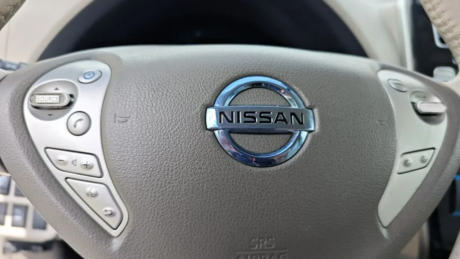 NISSAN Leaf -