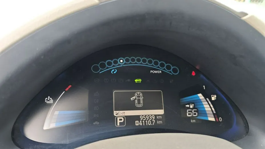 NISSAN Leaf -