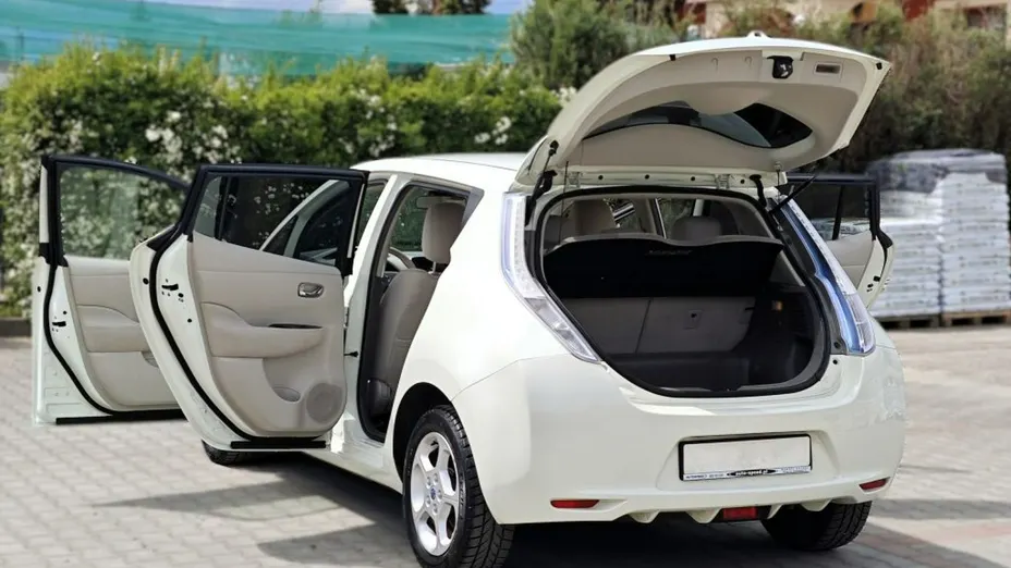 NISSAN Leaf -