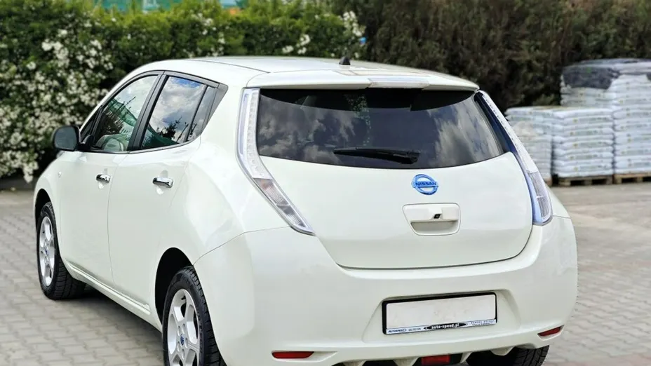 NISSAN Leaf -