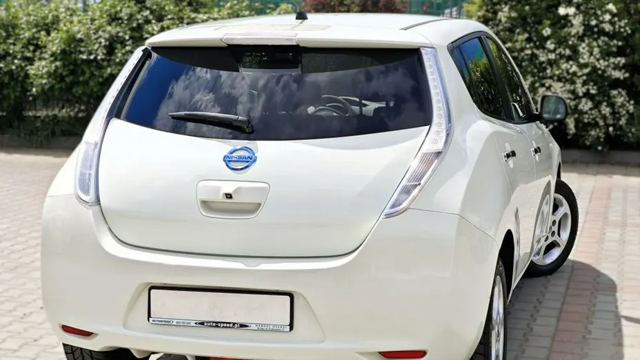 NISSAN Leaf -