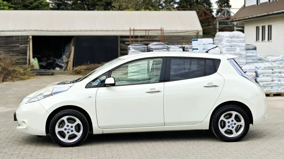 NISSAN Leaf -