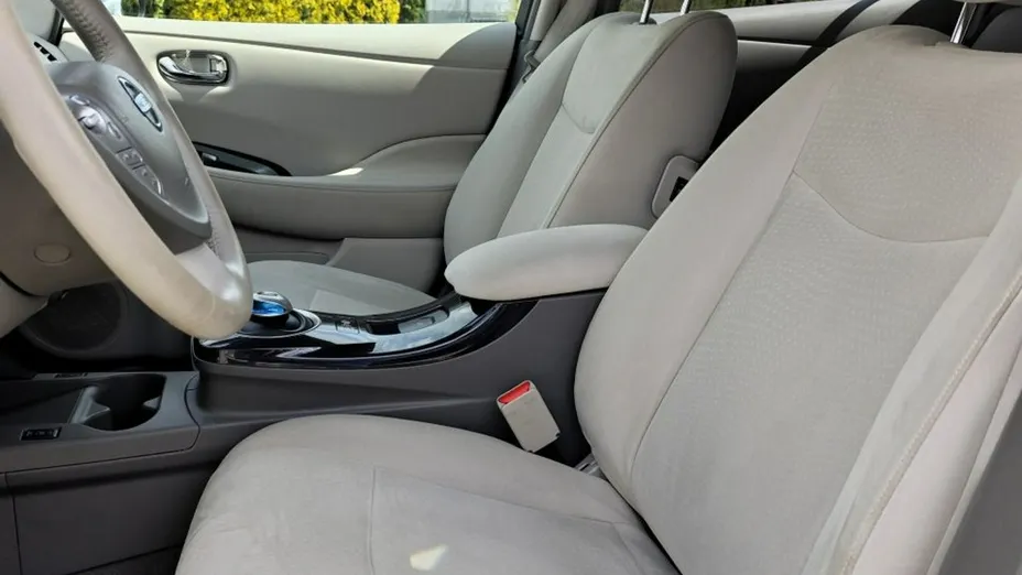 NISSAN Leaf -